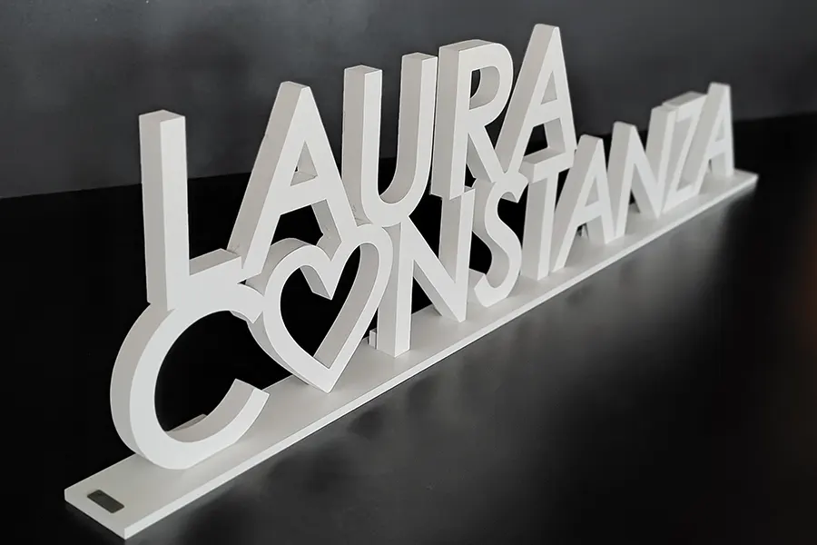 Logo Autoportante Laura Constanza