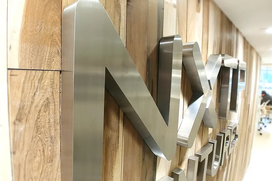 NXTP Logo Acero Inoxidable